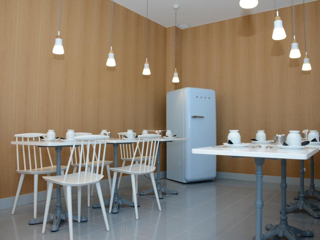 Hotel Le Lapin Blanc Paris Bagian luar foto