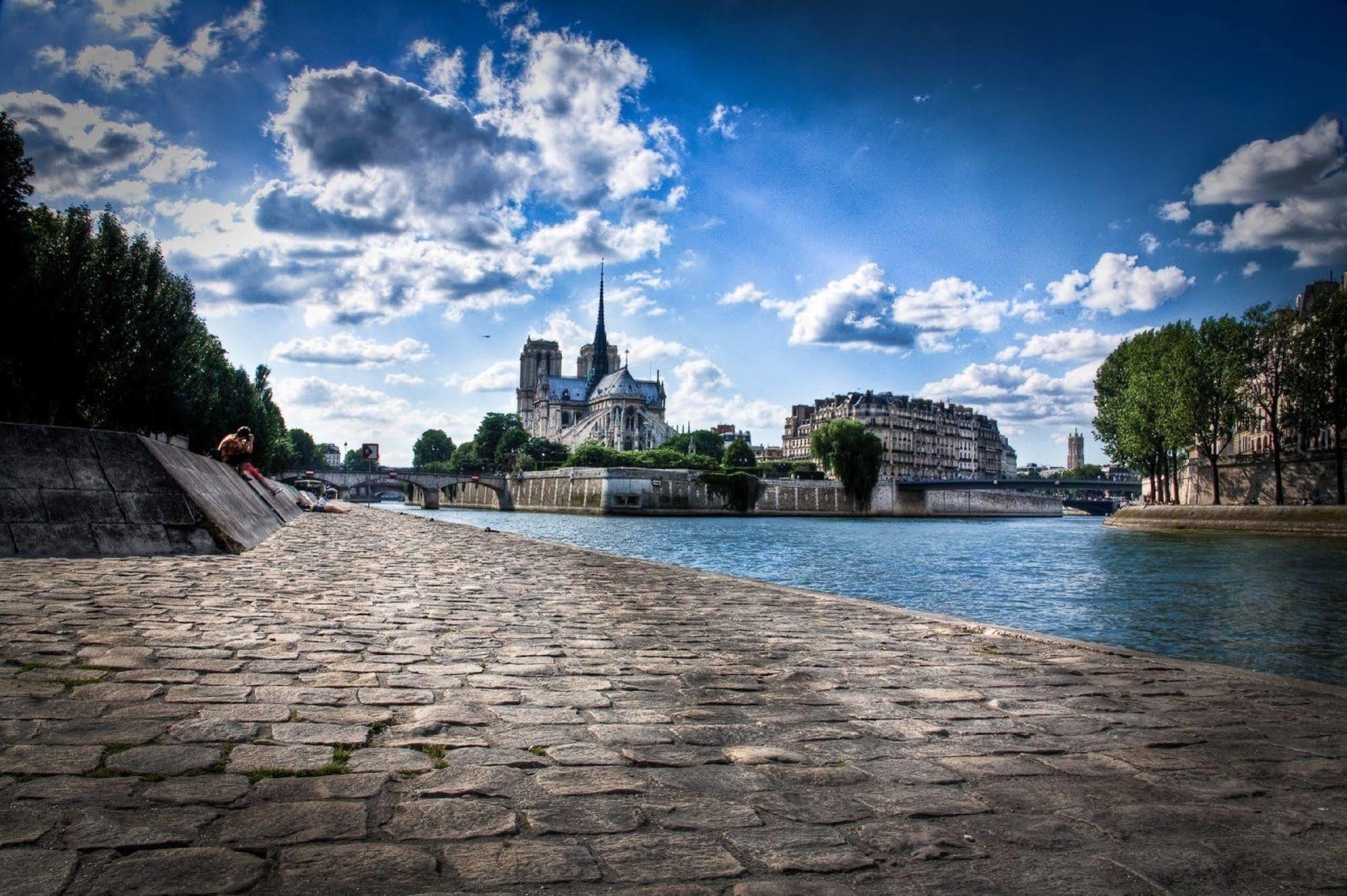 Hotel Le Lapin Blanc Paris Bagian luar foto