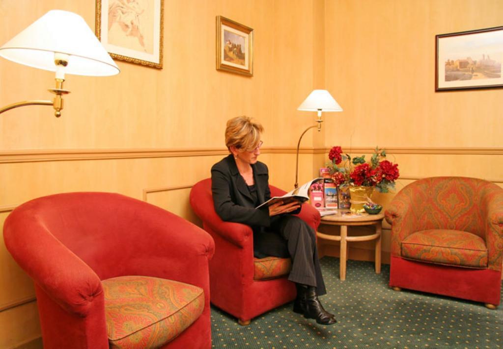 Hotel Le Lapin Blanc Paris Bagian luar foto